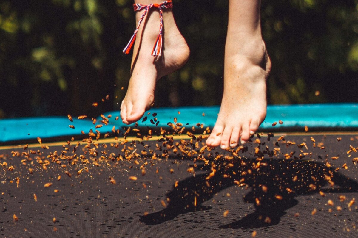     Почему ноги воняют? Простое объяснение и лайфхаки, чтобы перестать позориться