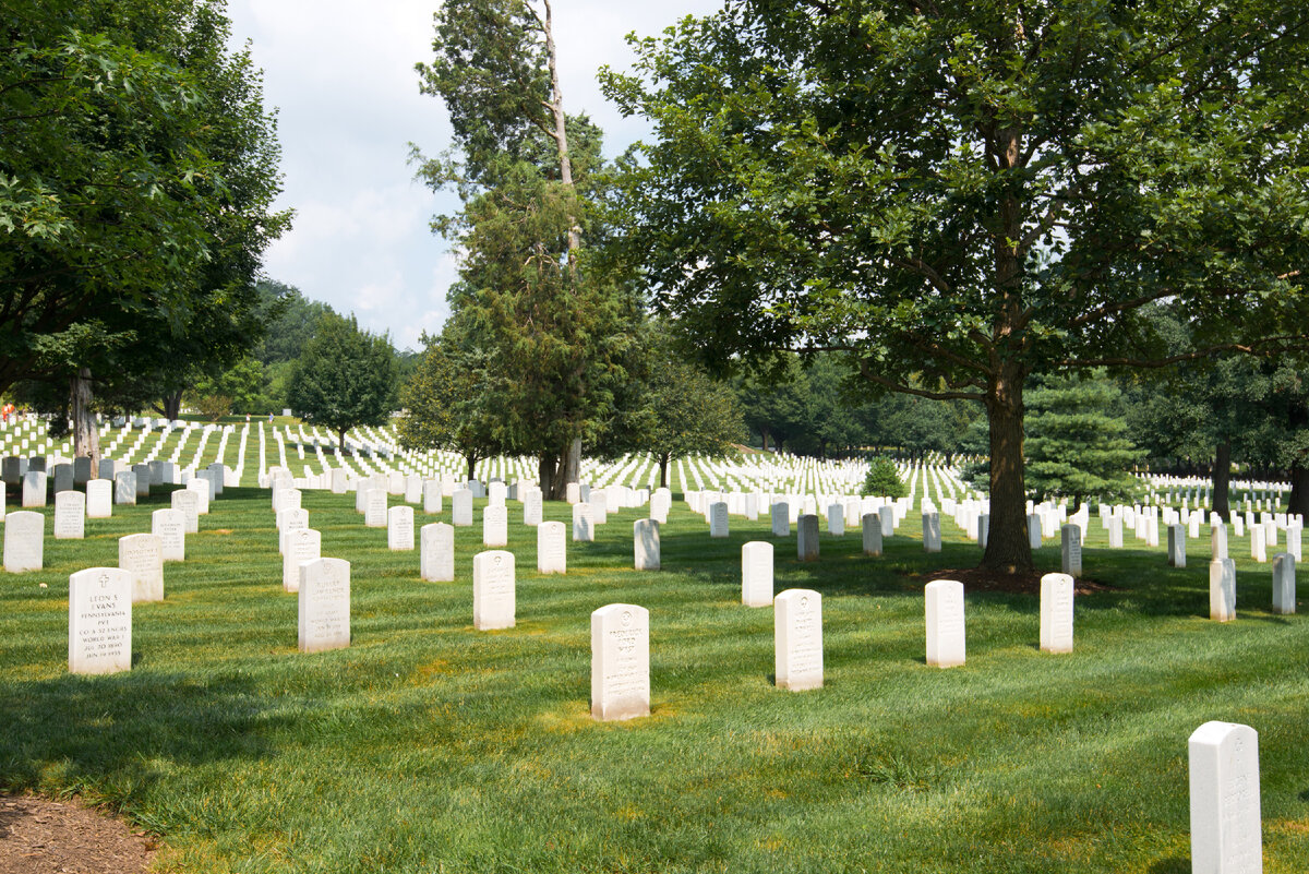 <a href="https://ru.freepik.com/free-photo/arlington-national-cemetery_1198600.htm#query=%D0%BA%D0%BB%D0%B0%D0%B4%D0%B1%D0%B8%D1%89%D0%B5&position=5&from_view=search&track=sph">Изображение от luis_molinero</a> на Freepik