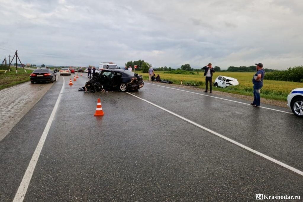 Водитель мазды не справился с управлением