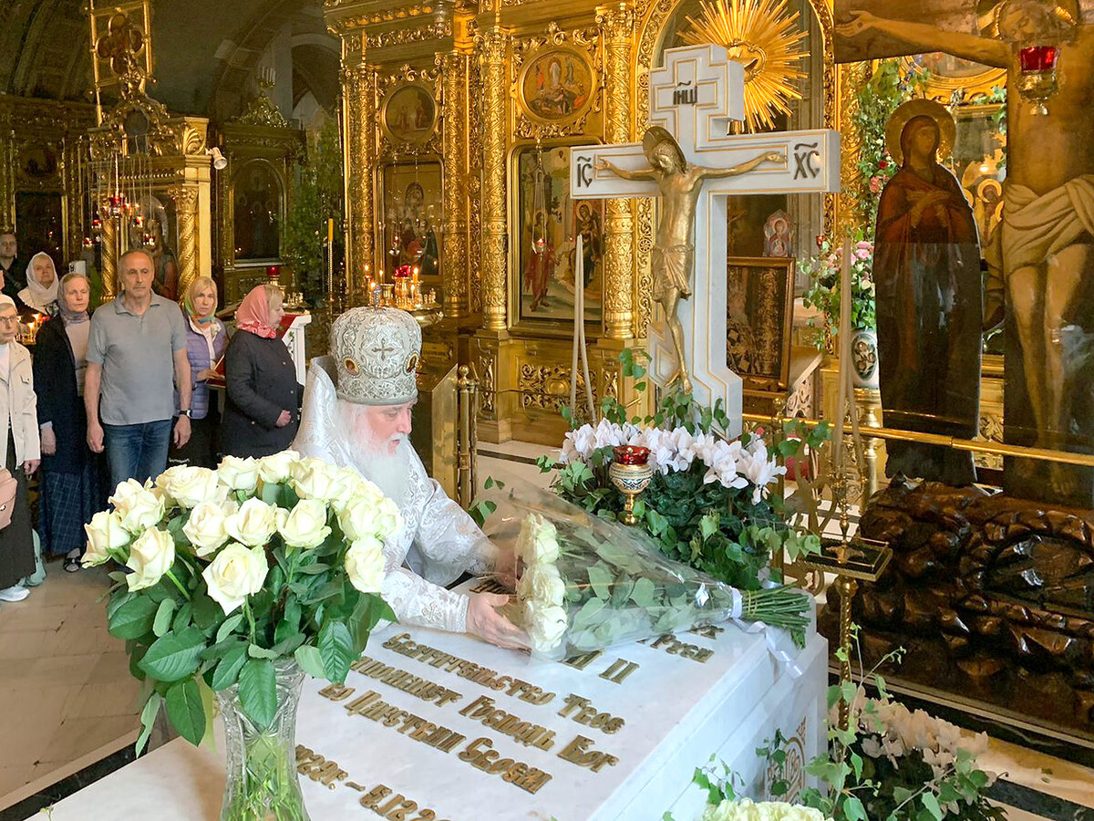 Священники елоховского собора в москве