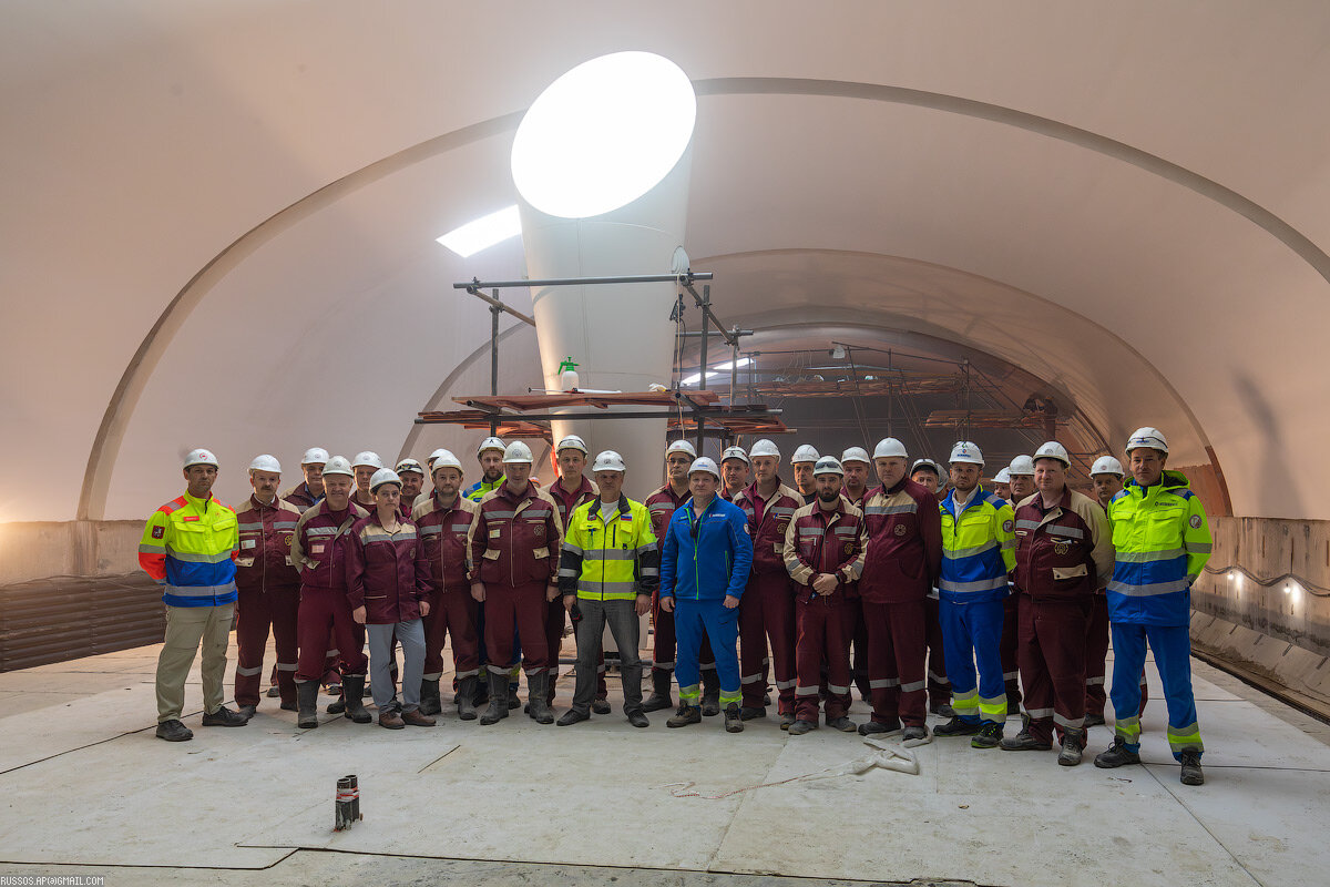 Коллектив Московского метростроя, Мосинжпроекта и метрополитена.