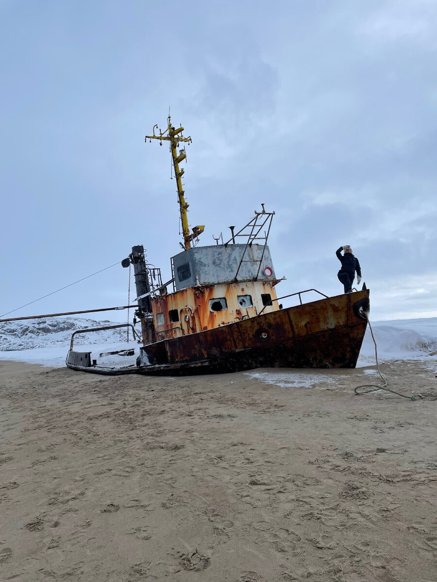 Рыболовный траулер на Териберке, Мурманская обл.