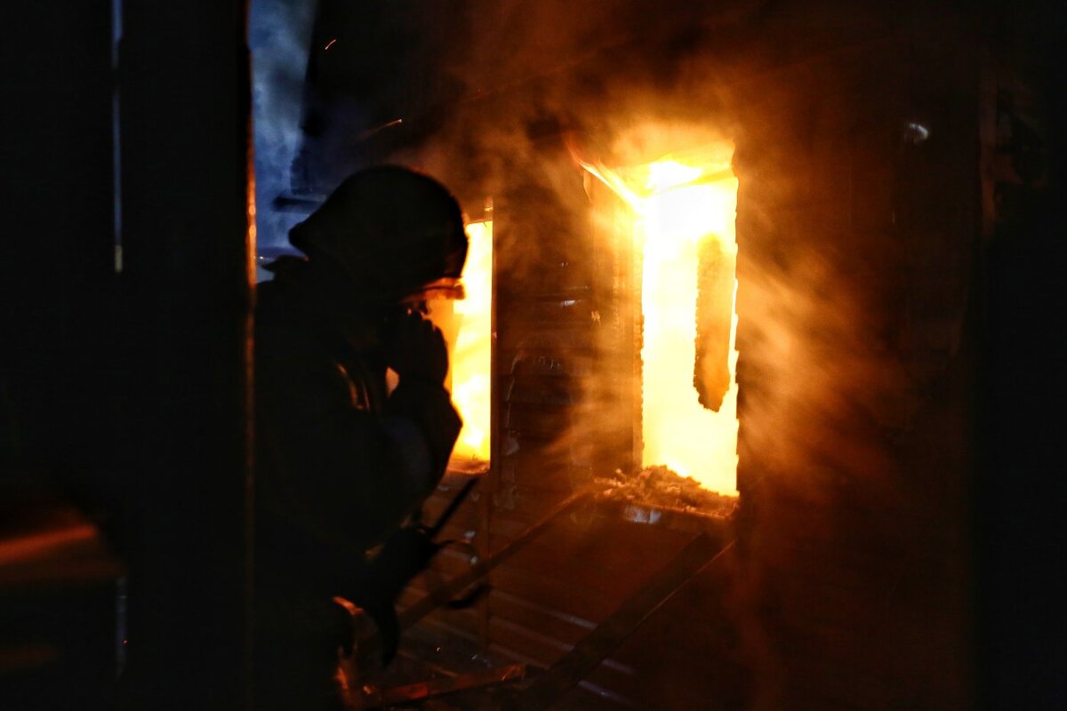    В Югре пожар уничтожил многоквартирный дом