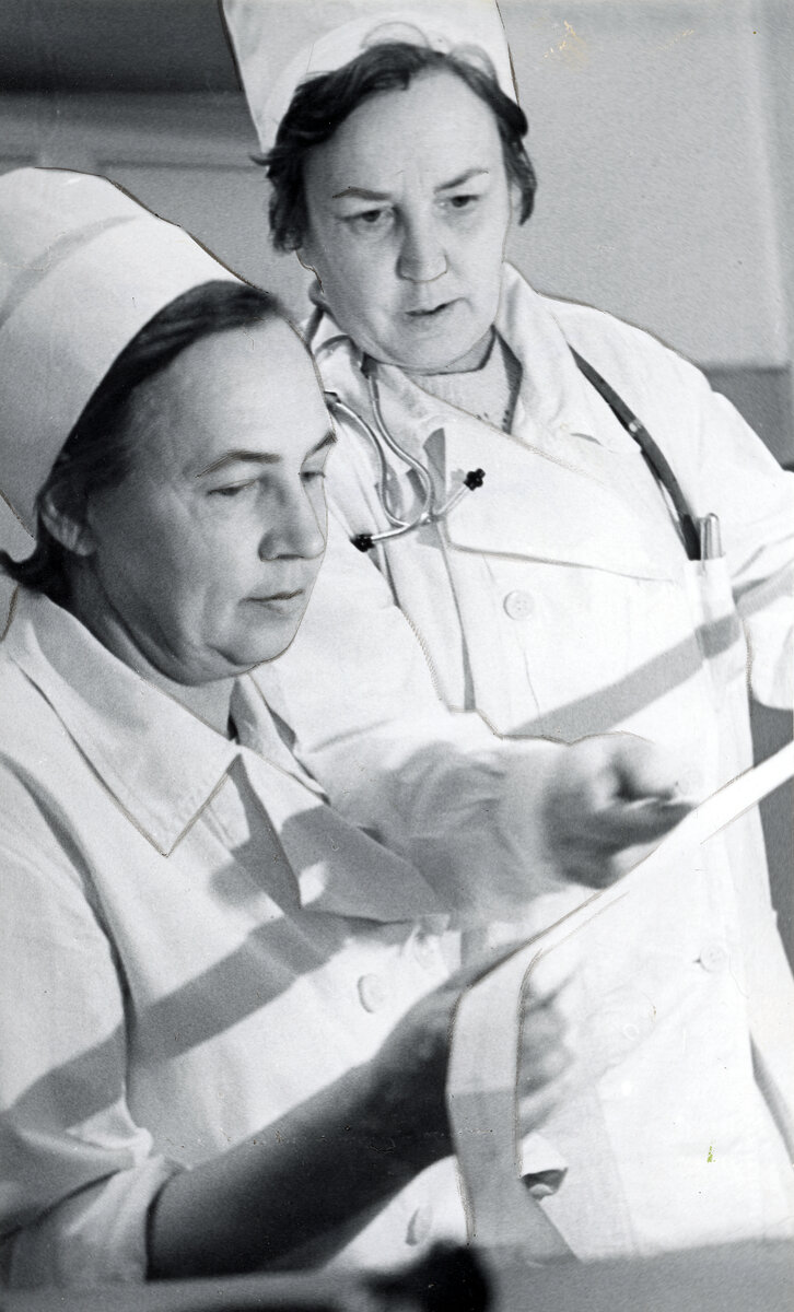 Врачи II городской больницы, ветераны - хирург Дятлова В.П и Александрова И.А., 1967 г.