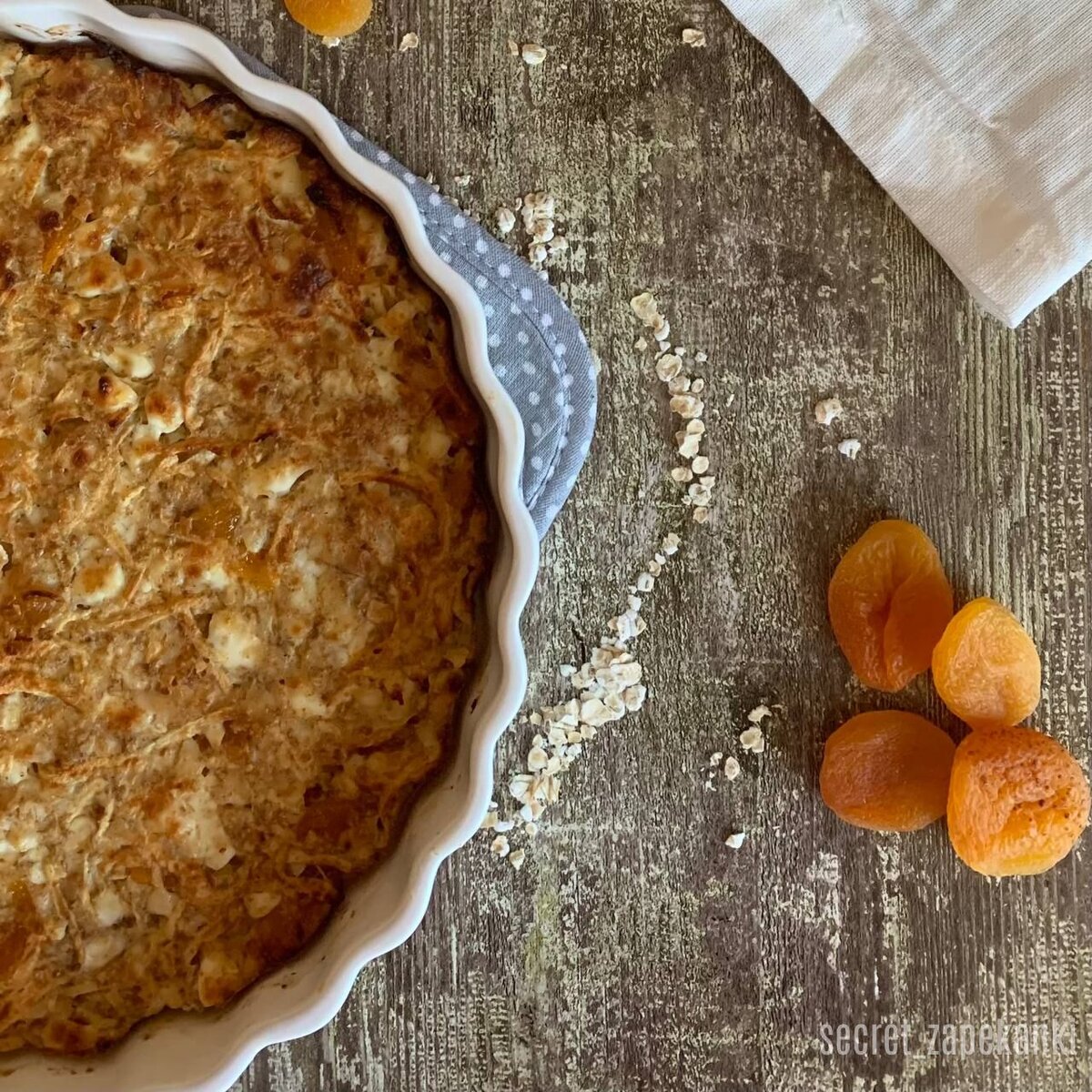 Запеканка творожная с овсяными хлопьями, яблоком и курагой | Секрет  Запеканки | Дзен