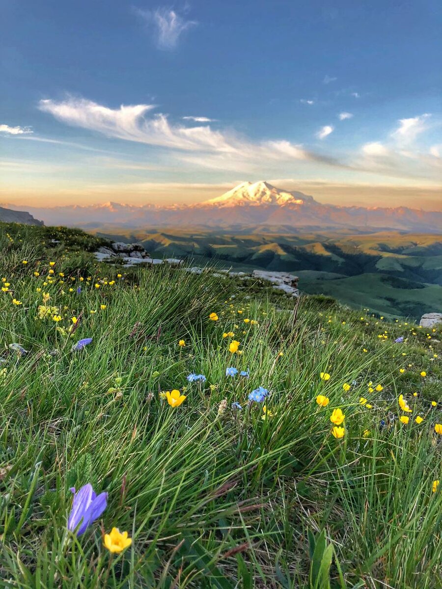   Эльбрус на рассвете. Автор.Артем Мелетов 