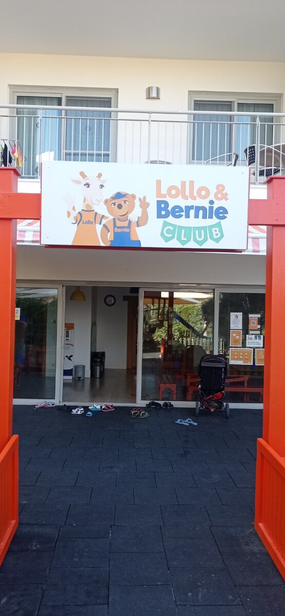 Вход в детский Клуб