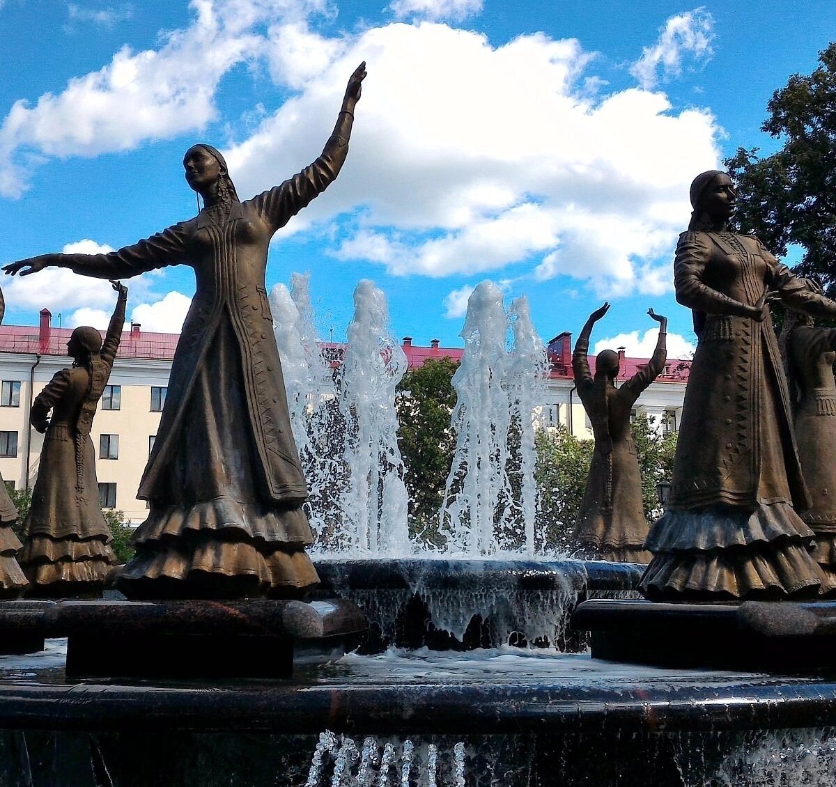 Танец "Семь девушек" - визитная карточка ансамбля "Мирас" 