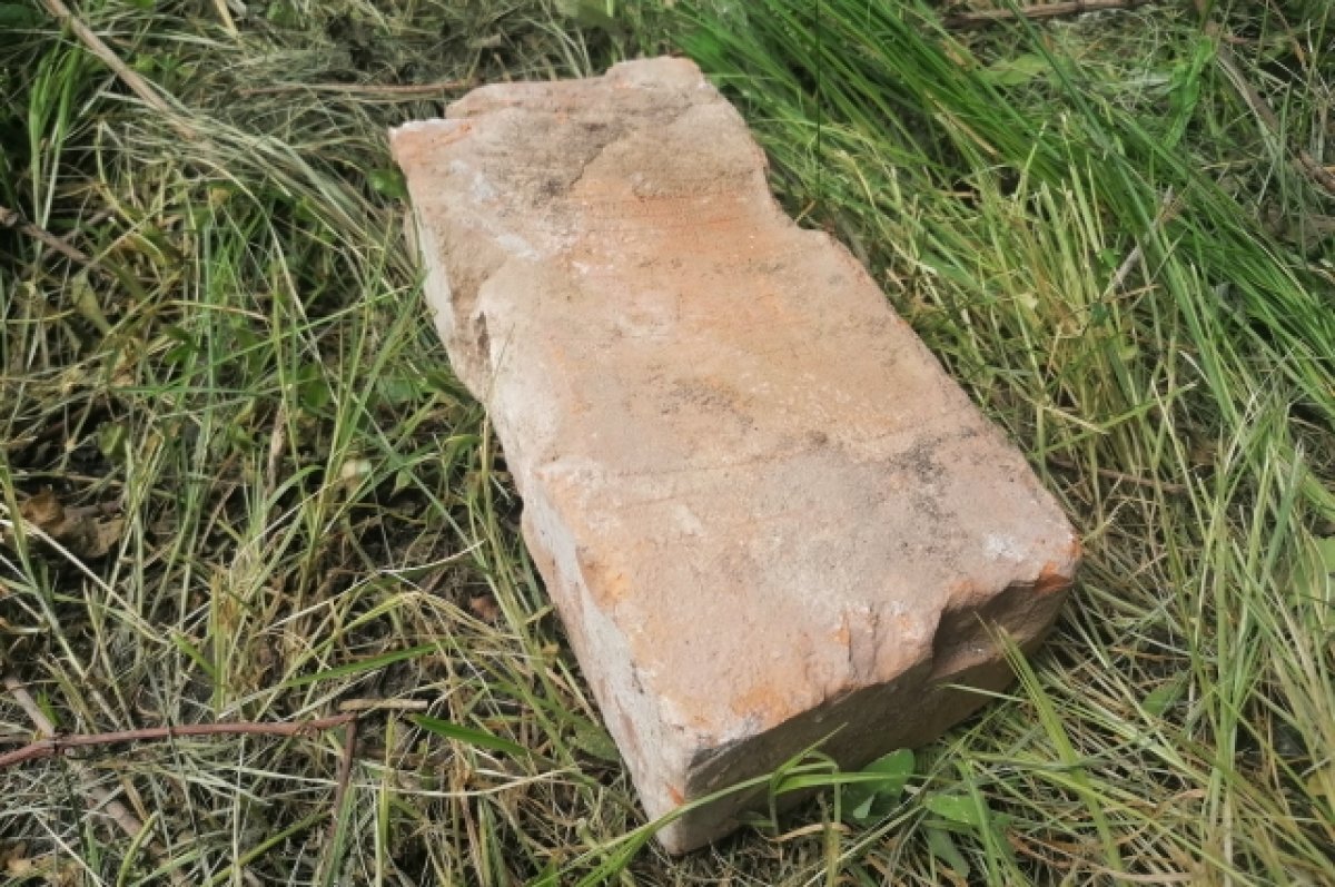    В Омске из-за шквалистого ветра обрушилась лоджия в квартире многоэтажки