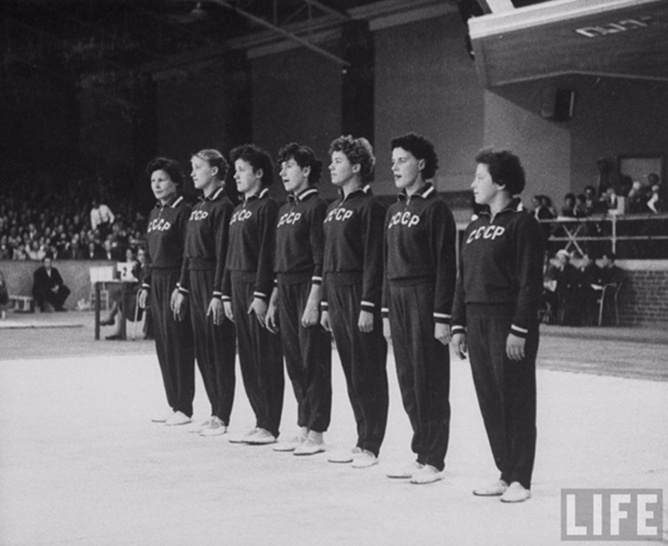 1952 год спорт. Сборная СССР на Олимпиаде 1956. Сборная СССР Мельбурн 1956. Сборная СССР на Олимпиаде в Мельбурне. Мельбурн 1956 олимпиада спортивная гимнастика.