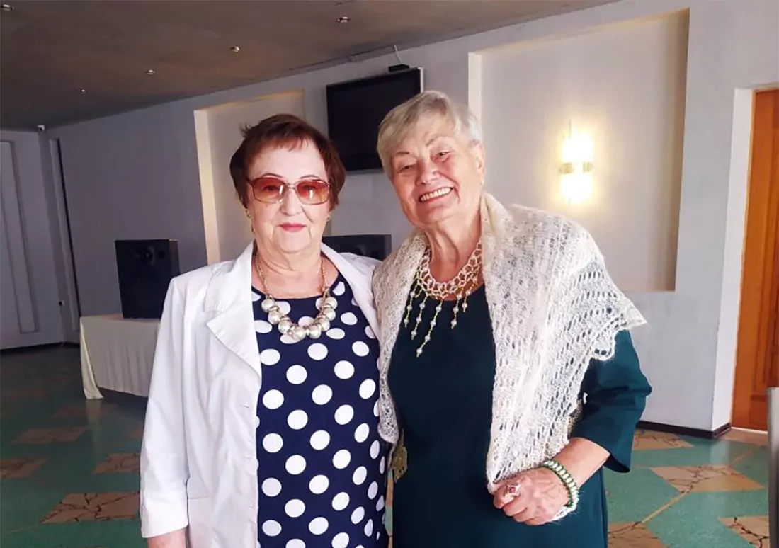 ◙ Руководитель клуба «Надежда» Раиса Константиновна Давлекаева (первая на фото) 

