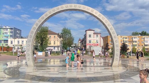 Чудесный фонтан в центре Калуги - счастье для детей