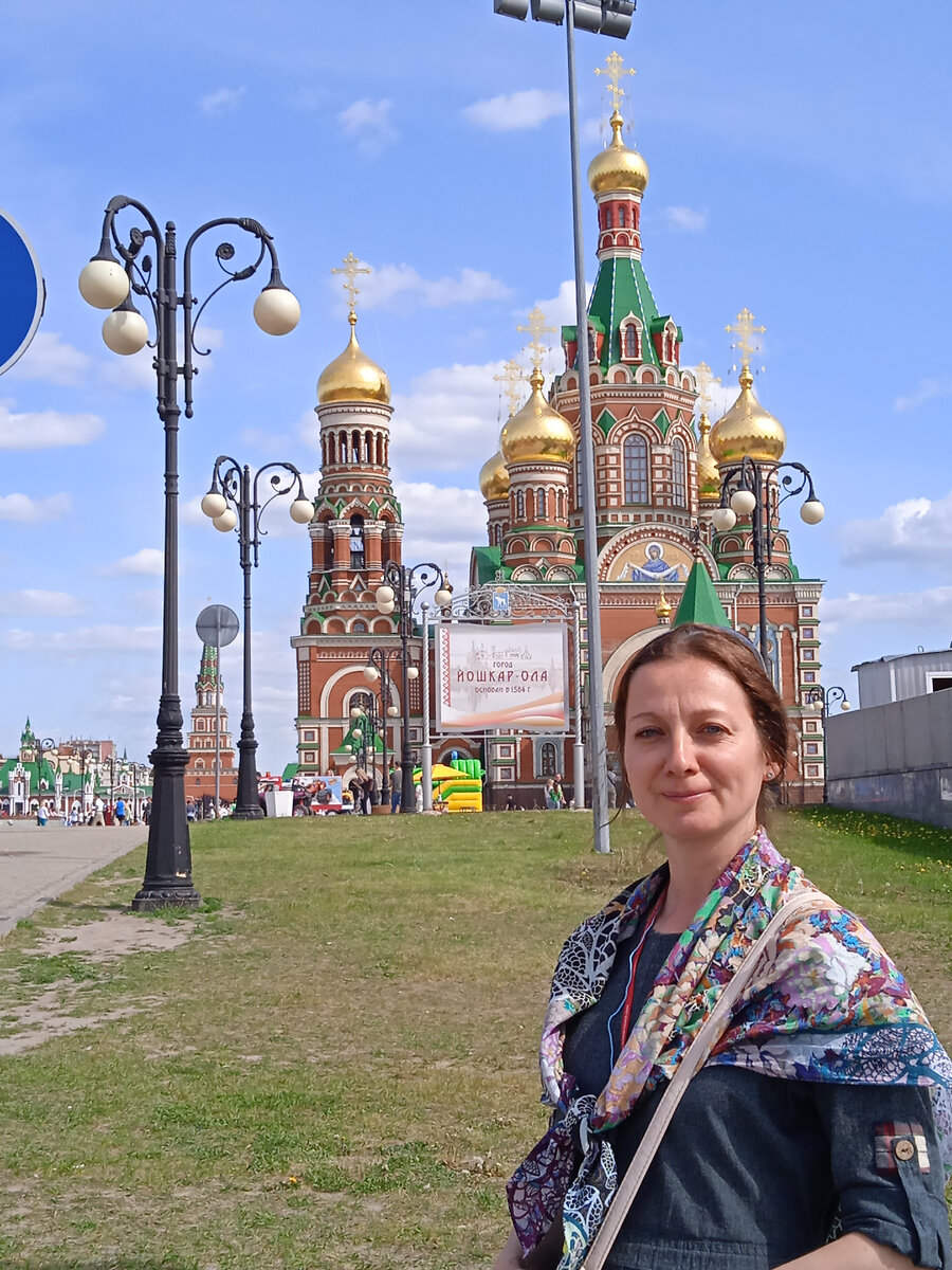 К сожалению, куча всяких столбов влезли в кадр. но избежать этого не было никакой возможности.