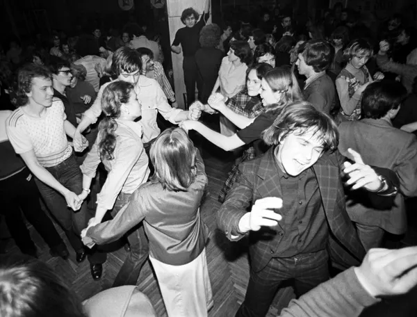 Розов. На одной из молодежных дискотек в Москве. 1980е. Фото взято из открытых источников.