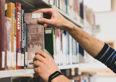    Зеленский запретил российский книжный импорт
