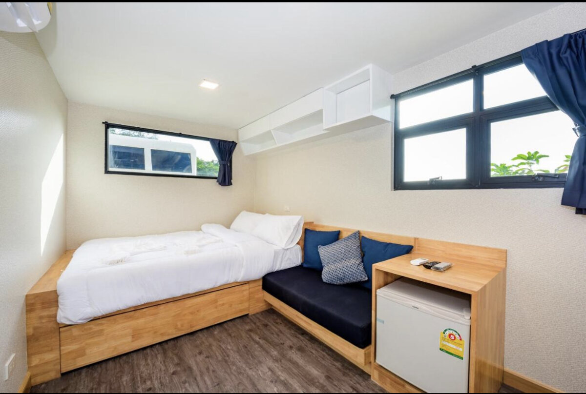 Вот такая спальня в отеле автобусе Memory Karon Resort