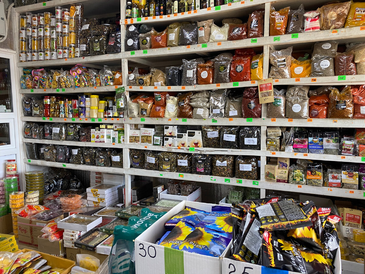 Огромный выбор специй, чая