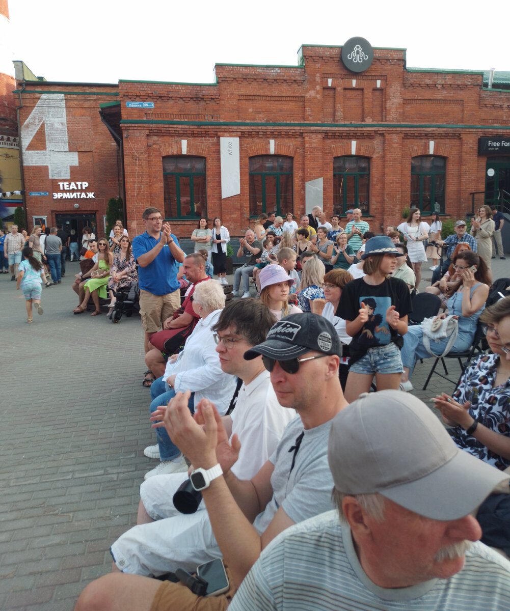 Почему- то меня чуть-чуть "заклинило" писать про тульские фестивали в Интернете, в это теплое лето 2023 года.