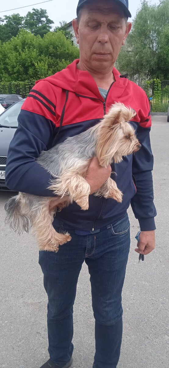 Это муж и Фрося до стрижки