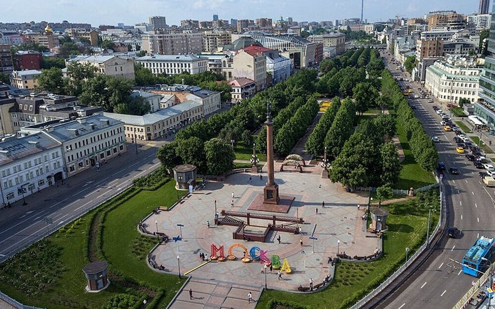 Парк на цветном бульваре. Цветной бульвар Москва. Цветной бульвар Трубная площадь. Сквер на Цветном бульваре. Цветной бульвар улица в Москве.