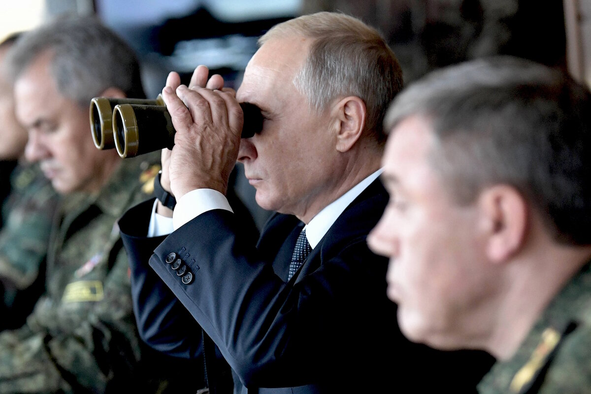    Russia's President Vladimir Putin (C), Defence Minister Sergei Shoigu (L) and Chief of the General Staff of the Russian Armed Forces Valery Gerasimov watch the Vostok-2018 (East-2018) military drills at Tsugol training ground not far from the Chinese and Mongolian border in Siberia, on September 13, 2018. (Photo by Alexey NIKOLSKY / SPUTNIK / AFP) (Photo credit should read ALEXEY NIKOLSKY/AFP/Getty Images) kievb