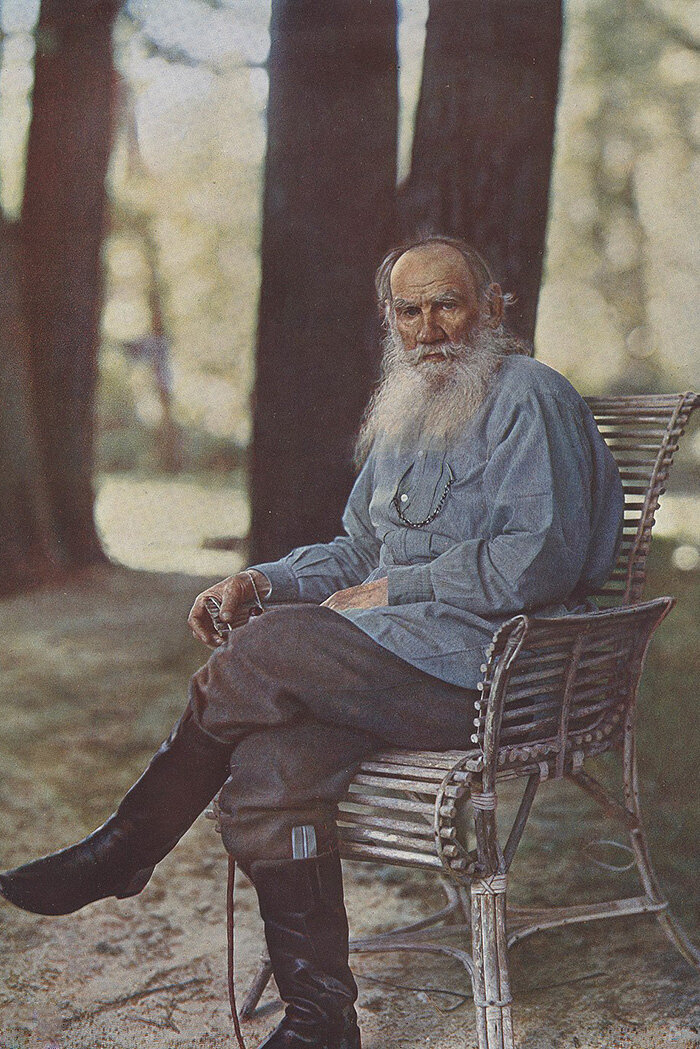 Цветная фотография Льва Толстого, сделанная Прокудиным-Горским в Ясной Поляне 23 мая 1908 года. Фото с сайта Сергея Семёркина