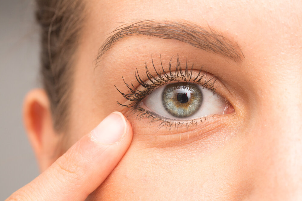 Основные причины покраснения глаз после наращивания ресниц