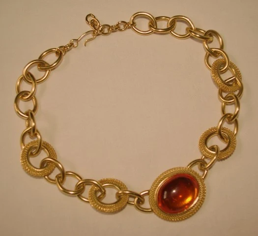 Украшения моне. Украшения фирмы монет. Gold Plated Monet Bracelet. Monet бижутерия история бренда. Монет бижутерия история бренда.