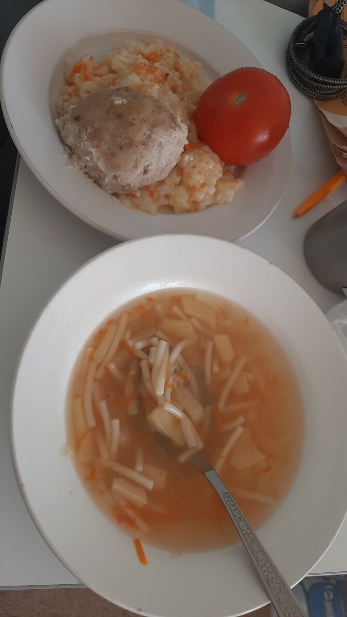 Обед. Помидорка моя.