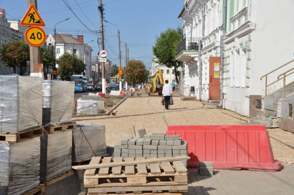 В Твери уже начали обновлять Трёхсвятскую улицу по федпроекту «ФКГС»