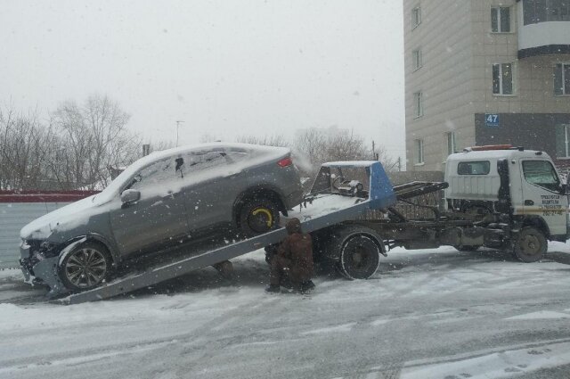   Машину сына экс-депутата забрали на штрафстоянку. Фото: кадр телеканала ОТС