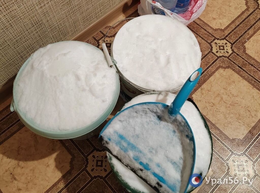    Большинство домов Орска до сих остается без воды, жители вынуждены топить снег. Комментарий Водоканала