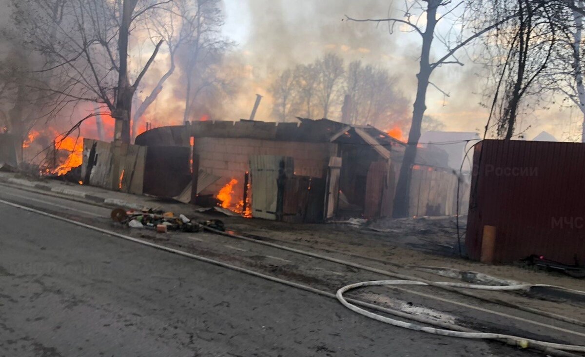 Что горело в люберцах сегодня. Пожар. Пожар в Люберцах. Пожар в Люберцах сейчас. Пожар в доме.