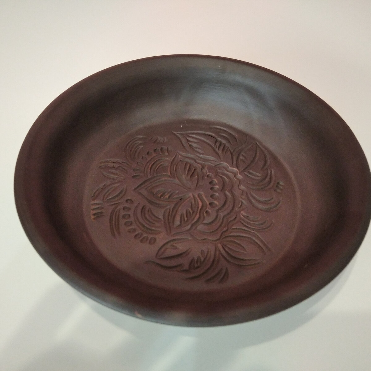 Тарусская керамика, приобретенная в фирменной магазине около фабрике. Фото автора.