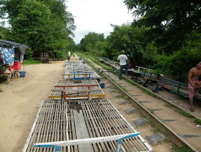 Бамбуковый вокзал бамбуковых поездов