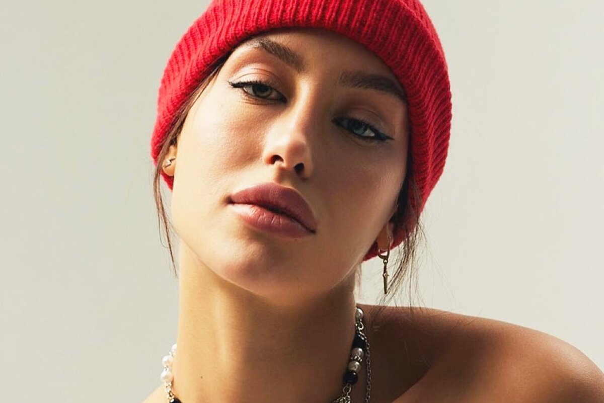     «Грудь просвечивает, ягодицы видны»: невеста Тимати в соблазнительном наряде ошеломила блогеров