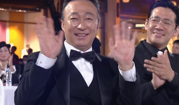 Улыбаемся и машем – все равно награда наша.