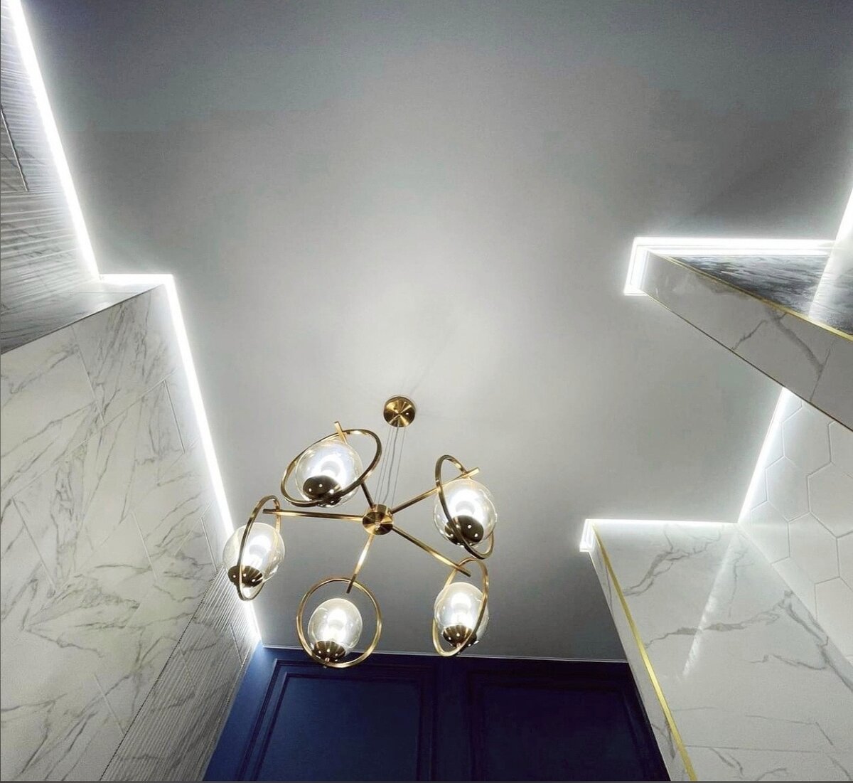 Освещение по периметру (листайте карусель)