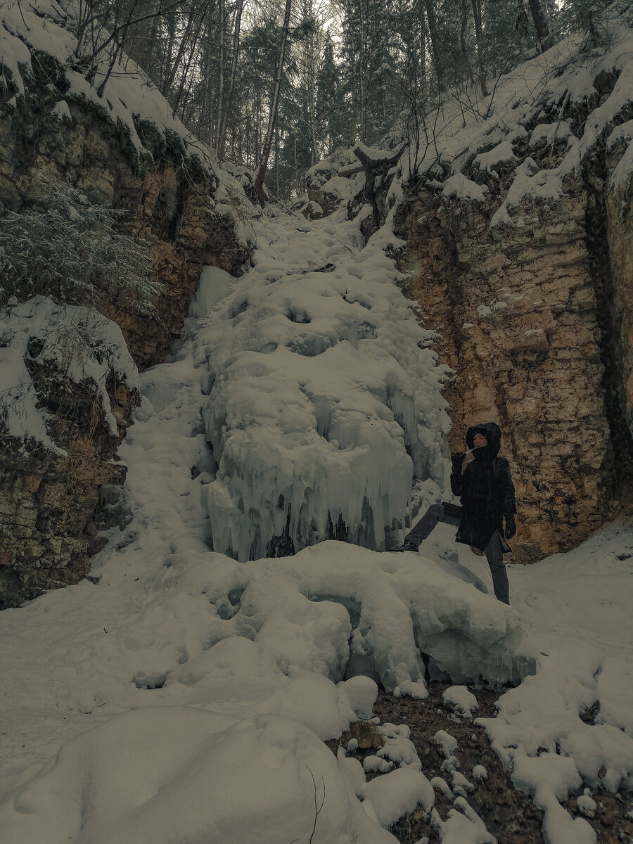 ".. замёрзший Береснятсикй водопад"