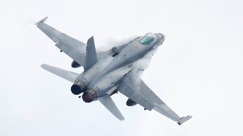     Истребитель F/A-18 Hornet Gettyimages.ru Ian Hitchcock