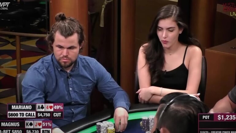    Магнус Карлсен играет в покер.кадр видео YouTube-канала Hustler Casino Live