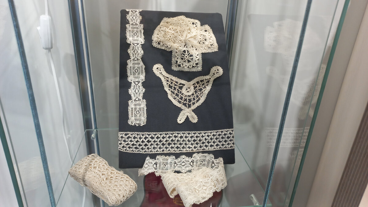 Экспонат с выставки Реклама-двигатель торговли Фото автора