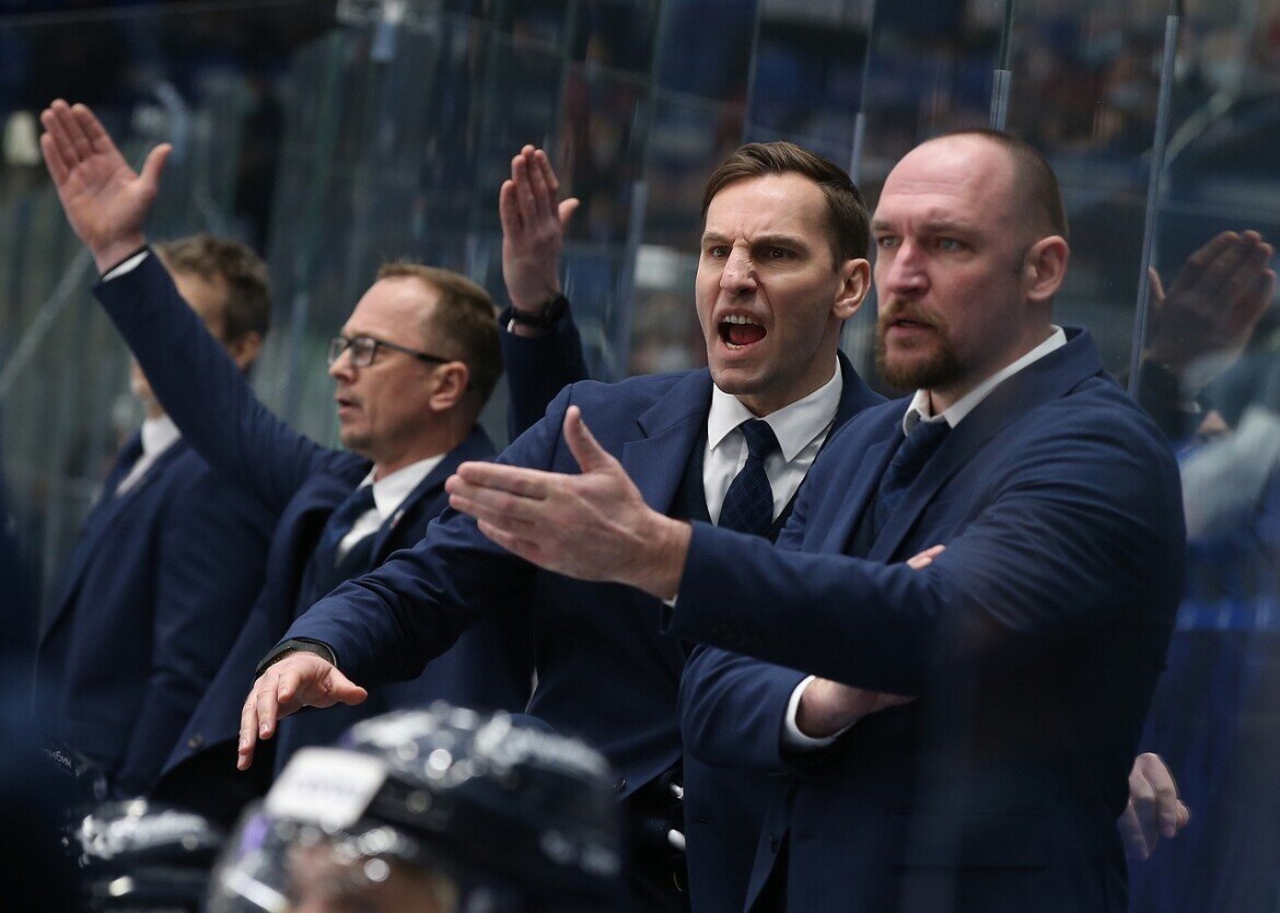 ​А вот Дэвиду Немировски досталась работа чуть легче. От обрусевшего канадского тренера ждут красивой игры, которая поможет команде выйти в плей-офф. Фото: vk.com/torpedonn