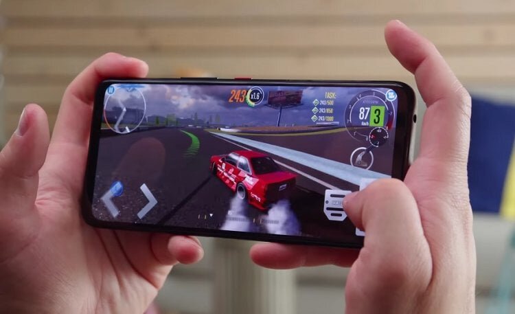    Далеко не каждый смартфон с мощным процессором можно назвать игровым