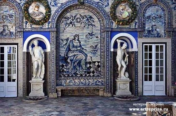 Интерьер здания, декорированный плиткой азулежу. Фотография взята из свободных источников на просторах Интрнета