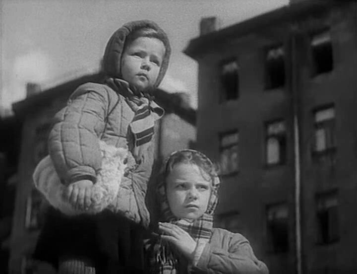 "Жила-была девочка"