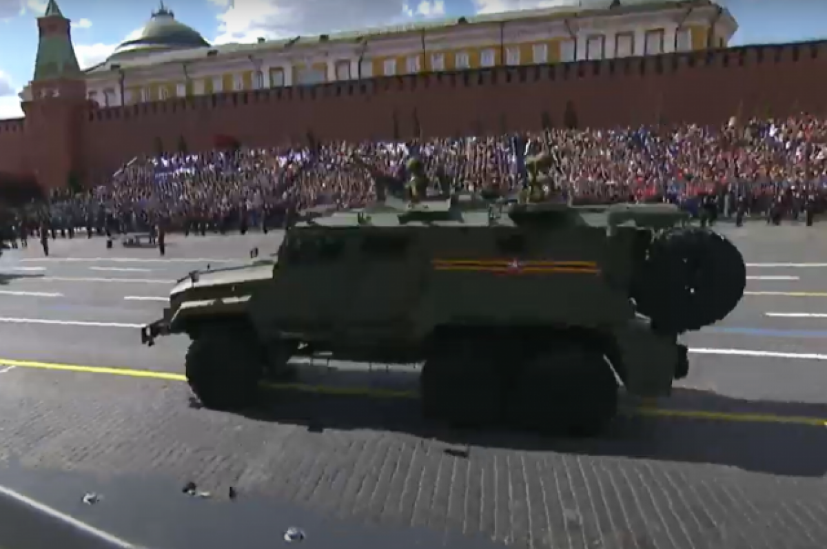    Бронеавтомобили «Ахмат» и «Спартак» впервые выехали на Красную площадь
