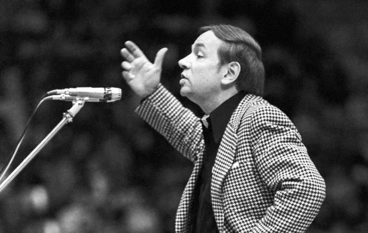    Андрей Вознесенский  Валентин Мастюков, Владимир Савостьянов/ТАСС