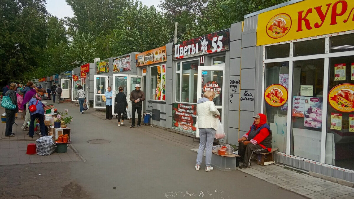 В Ростове полиция ищет вооруженного мужчину, ограбившего ларек с шаурмой |  RostovGazeta.ru | Дзен