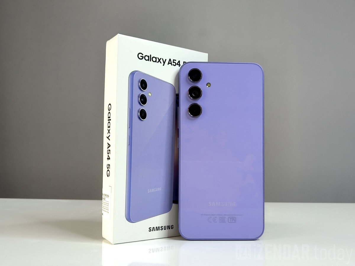 Samsung Galaxy A54 всем своим видом даёт понять, что он не хуже «китайцев»